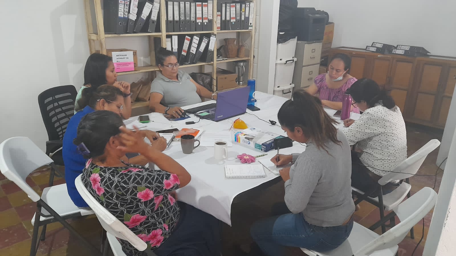 visita de Auditora a las oficinas de  ACOMUDT 